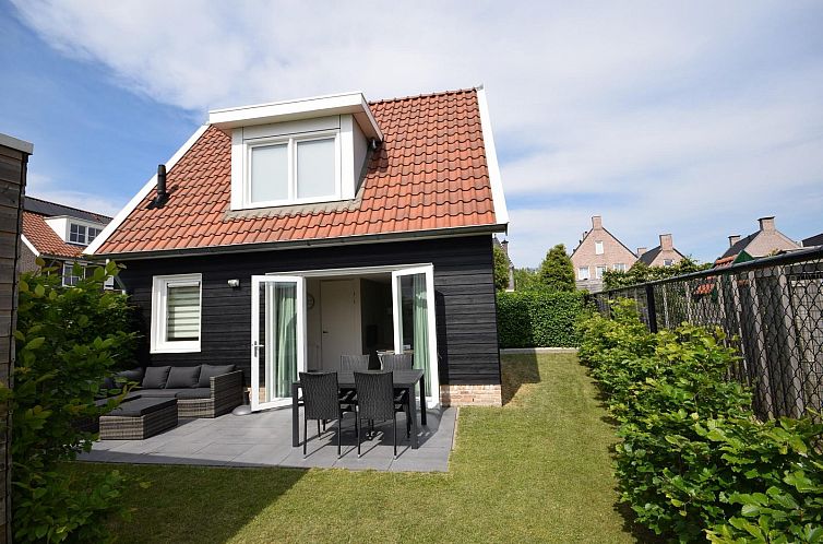 Front view of VZ1078 Holiday home in Oostkapelle, Walcheren, Zeeland with sunny terrace.