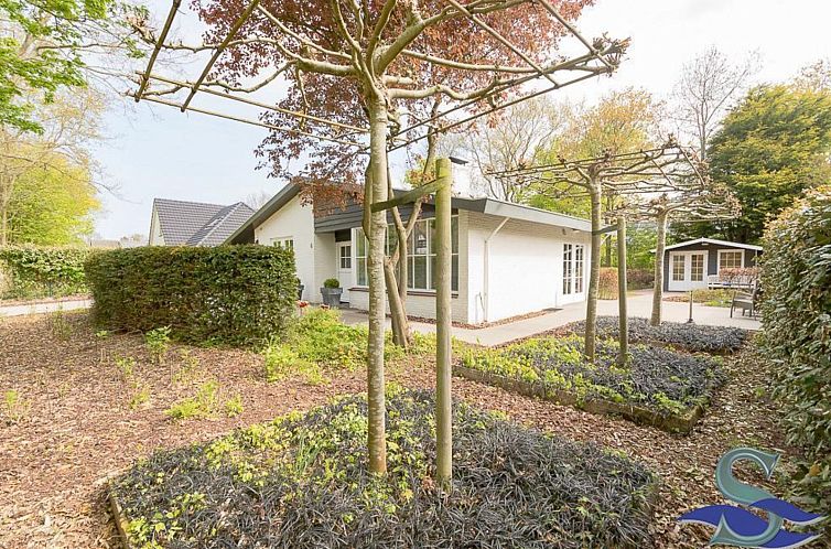VZ1173 Holiday bungalow in Oostkapelle with green garden and terrace in Walcheren, Zeeland.