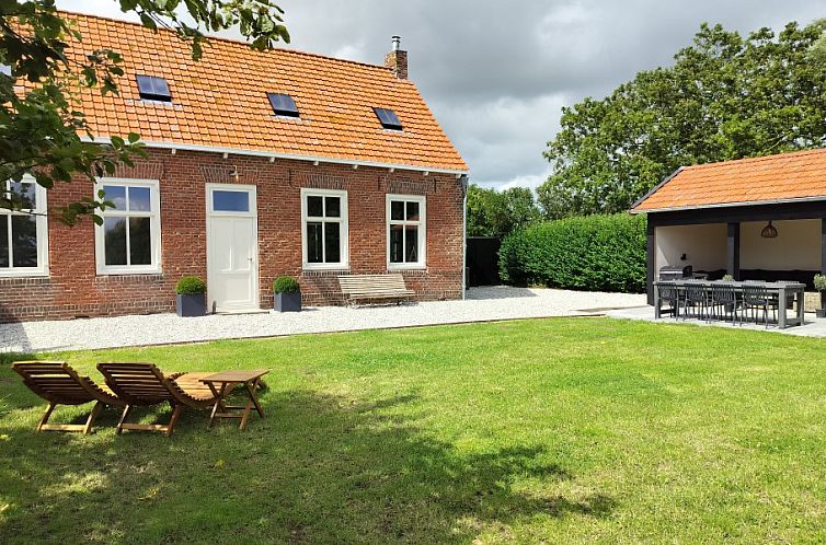 Hof Baaiweg vakantiehuis in Zoutelande met ruime tuin en terras, Walcheren, Zeeland.
