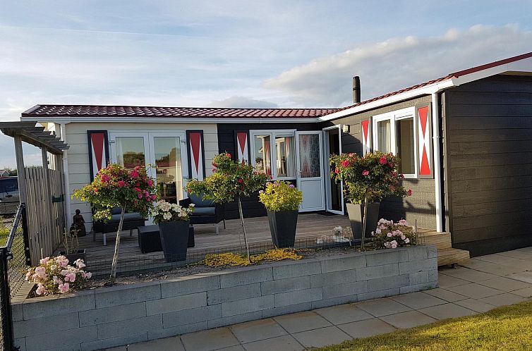 VZ820 Chalet in Veere with sunny terrace, Serooskerke, Walcheren, Zeeland.