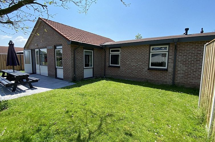 VZ1001 Group accommodation in Serooskerke, Walcheren with spacious garden and terrace in Zeeland.