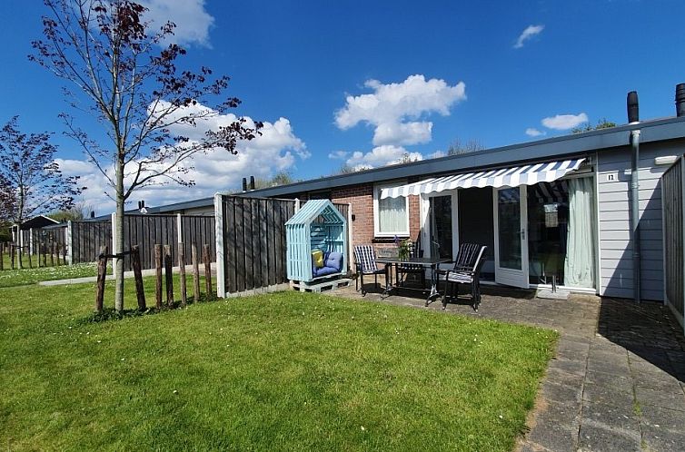 DE ZON IN STEE AAN ZEE vakantiehuis in Serooskerke met zonnige tuin en terras, ideaal voor ontspanning in Walcheren, Zeeland.