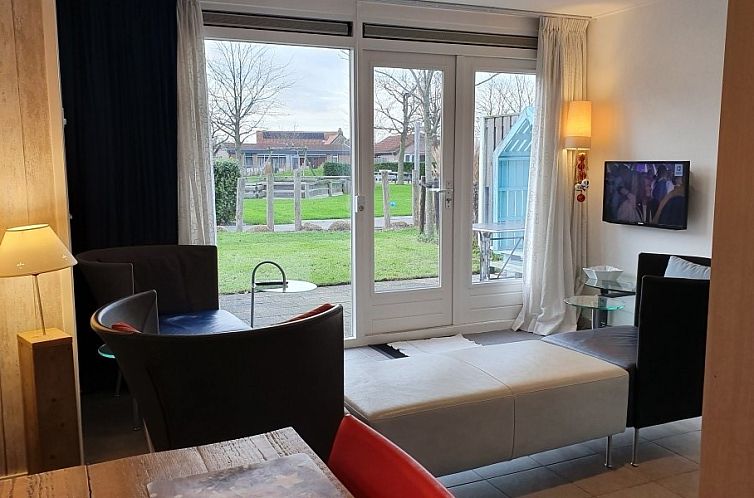 DE ZON IN STEE AAN ZEE, vlak bij Zee.