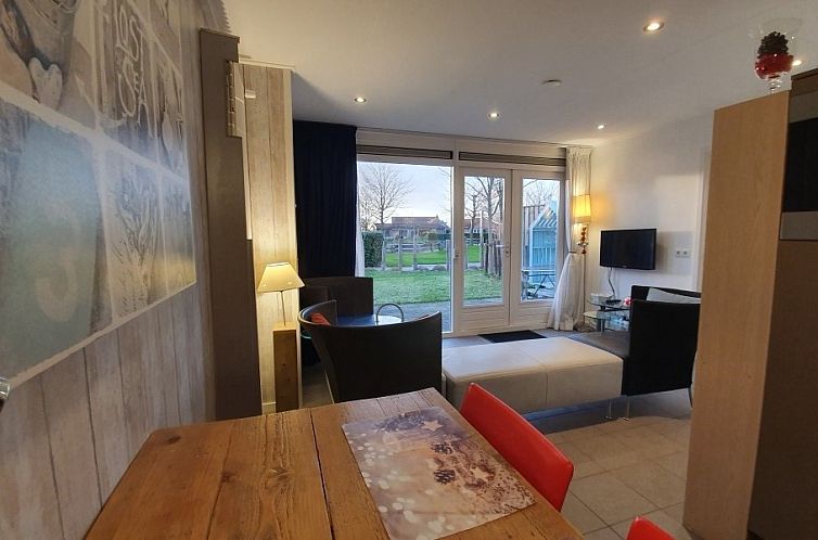 DE ZON IN STEE AAN ZEE, vlak bij Zee.