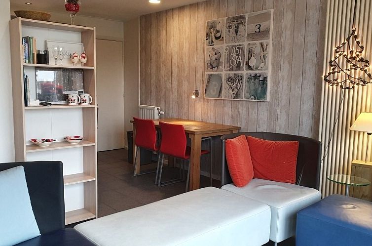 DE ZON IN STEE AAN ZEE, vlak bij Zee.