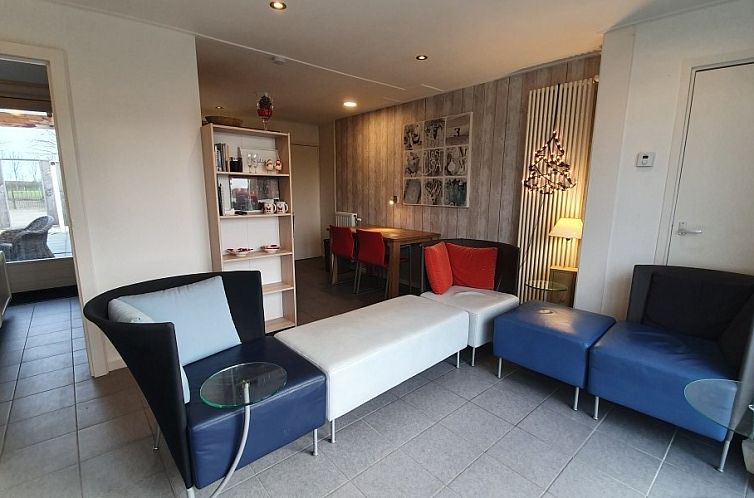 DE ZON IN STEE AAN ZEE, vlak bij Zee.