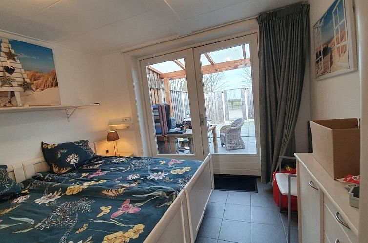 DE ZON IN STEE AAN ZEE, vlak bij Zee.