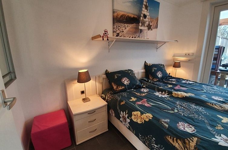 DE ZON IN STEE AAN ZEE, vlak bij Zee.