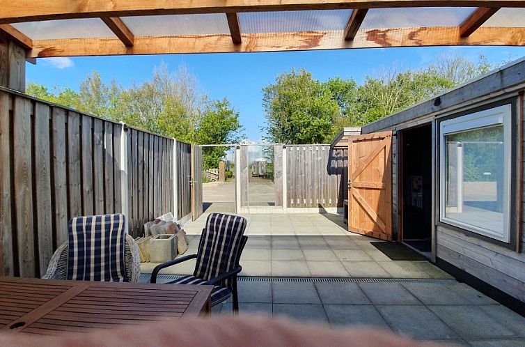 DE ZON IN STEE AAN ZEE, vlak bij Zee.