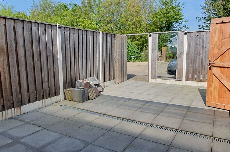 DE ZON IN STEE AAN ZEE, vlak bij Zee.