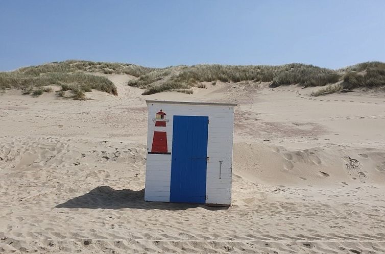 DE ZON IN STEE AAN ZEE, vlak bij Zee.