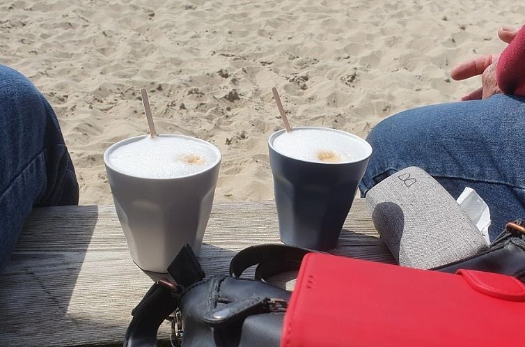 DE ZON IN STEE AAN ZEE, vlak bij Zee.