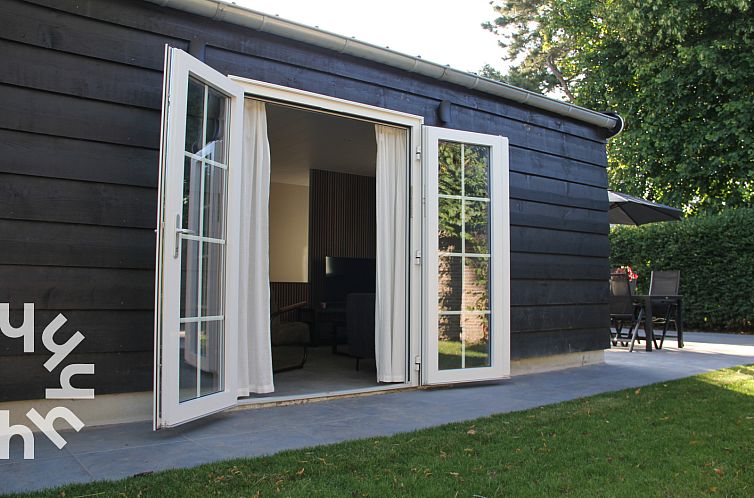 Enjoy the serene garden and terrace of vacation home ZE1544 in Biggekerke, Walcheren, Zeeland, with plenty of nature and tranquility.