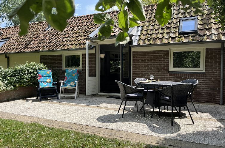 Vacation home ZE121 in Gapinge, Walcheren with sunny terrace and green garden.