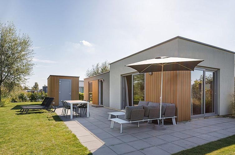 Veranda of Lodge 4A in Breskens, Zeeuws-Vlaanderen, with comfortable seating and parasol.