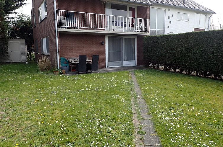 VZ726 Appartement Cadzand in Cadzand-bad, Zeeuws-Vlaanderen met groene tuin en terras.