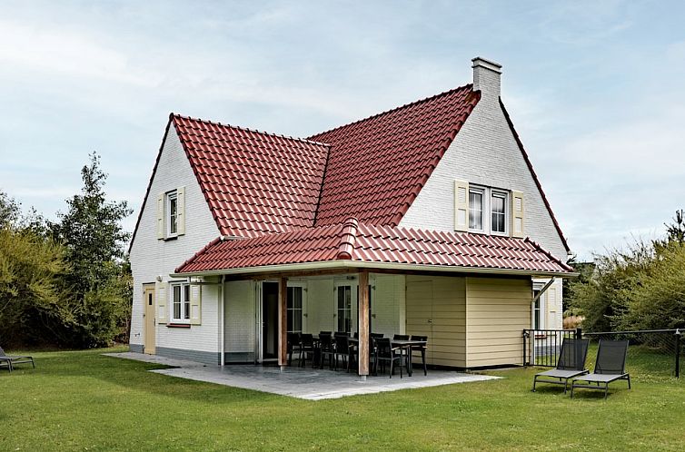 Family Villa 16 Luxe in Cadzand-bad, Zeeuws-Vlaanderen offers a spacious terrace and garden for a relaxing stay in a luxury vacation home.