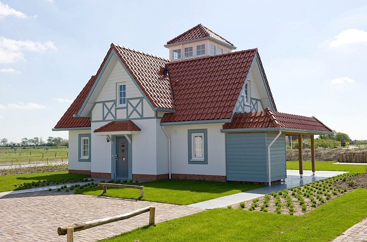 Modern bathroom in Villa 9A, a vacation home in Cadzand-bad, Zeeuws-Vlaanderen, Zeeland, with stylish plumbing and sleek tiles.