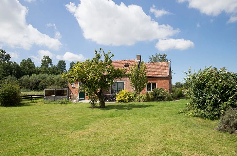 Vakantiehuis in Schoondijke met ruime tuin in Zeeuws-Vlaanderen, ideaal voor natuurliefhebbers.