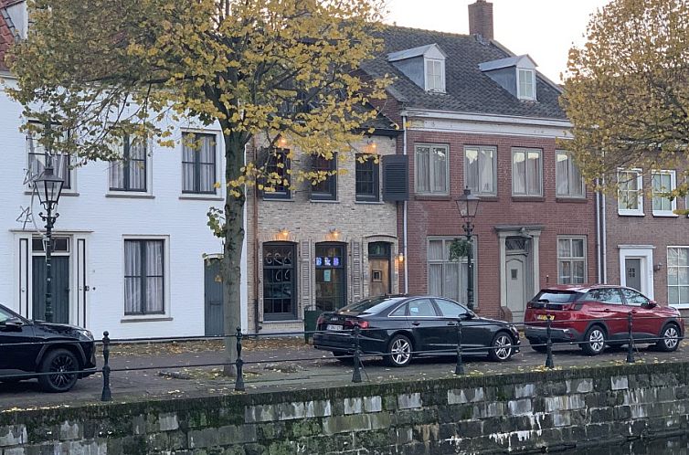 Klein Herenhuis aan de Kaai in centrum Sluis