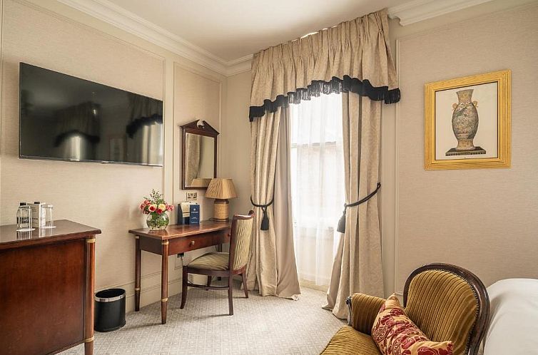 The Leonard Hotel