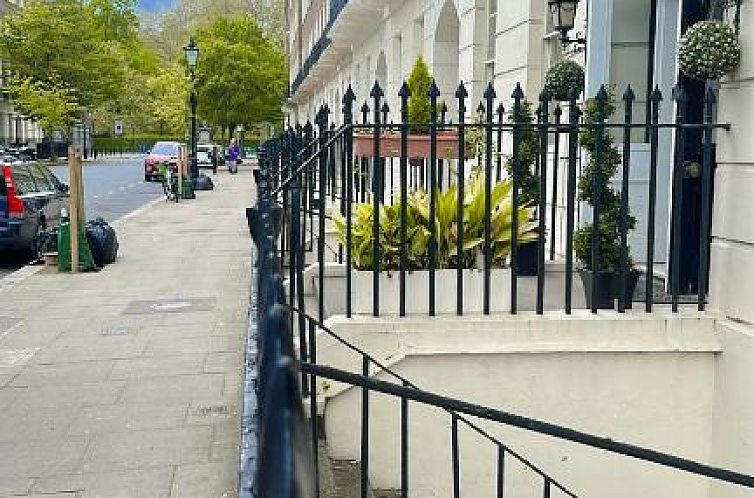Lonsdale Hotel