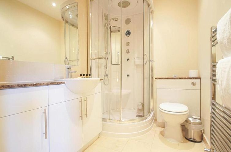 Crompton Court Apartments