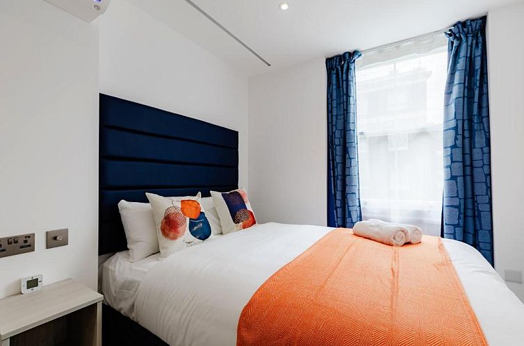 OYO Boston Court Hotel