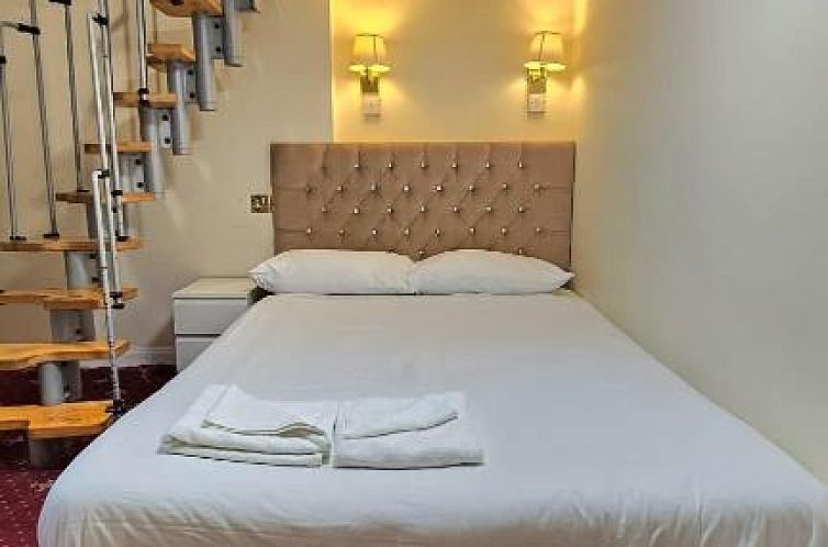 Hyde Park Court Hotel