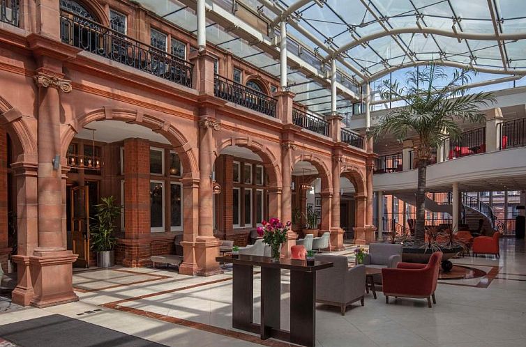 Clayton Crown Hotel London