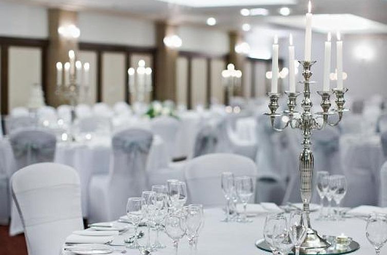 Clayton Crown Hotel London