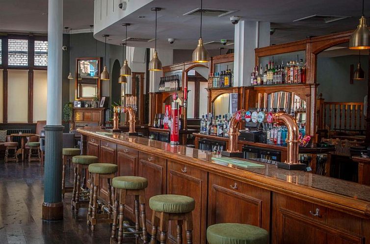 Clayton Crown Hotel London