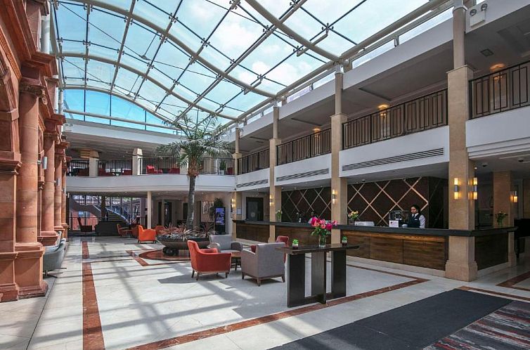 Clayton Crown Hotel London