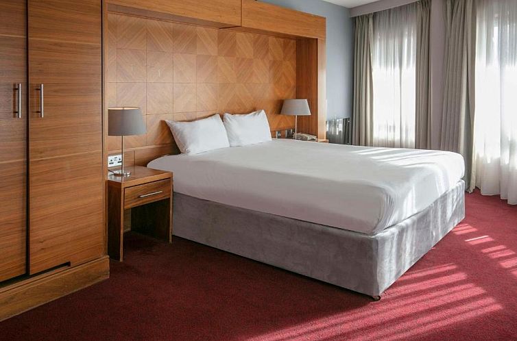 Clayton Crown Hotel London