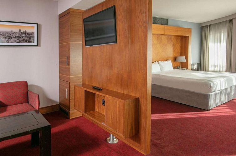 Clayton Crown Hotel London