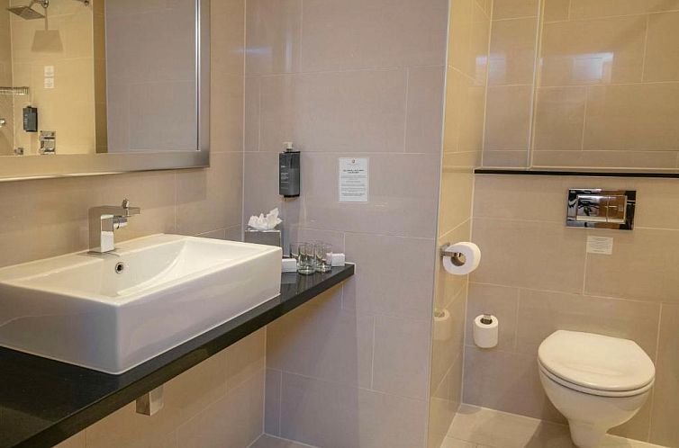 Clayton Crown Hotel London