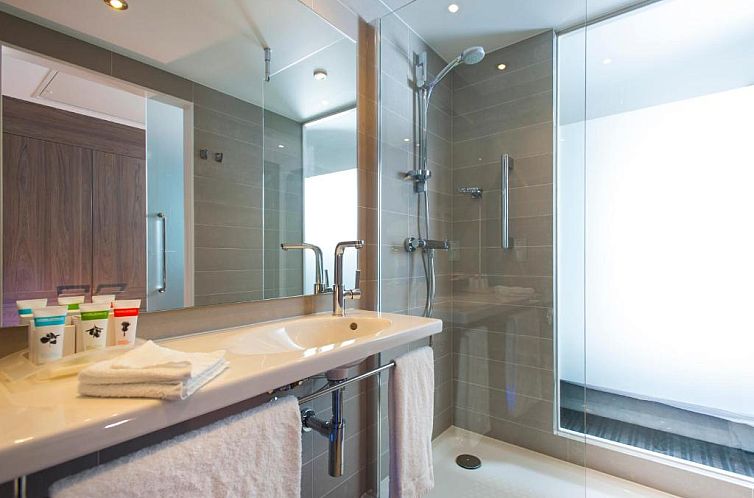 Holiday Inn London West, an IHG Hotel