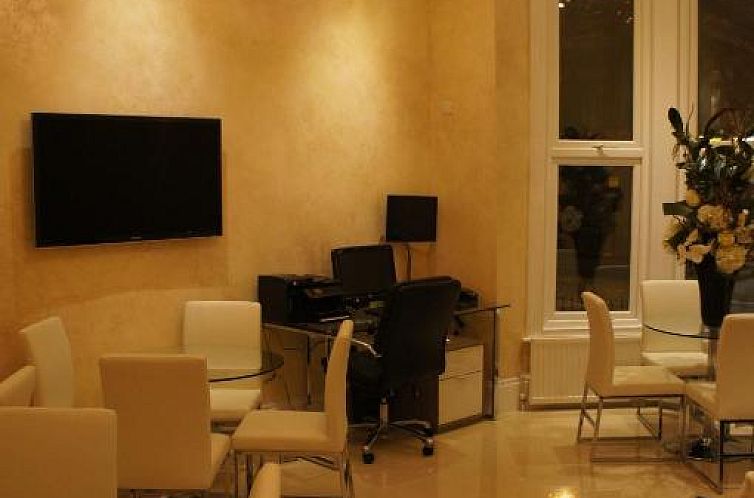 Sapphire Hotel London