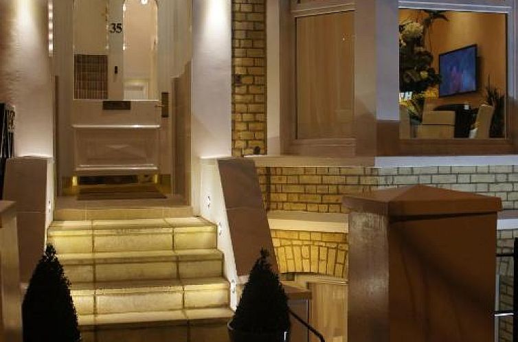 Sapphire Hotel London