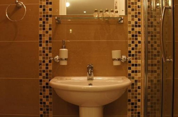 Sapphire Hotel London