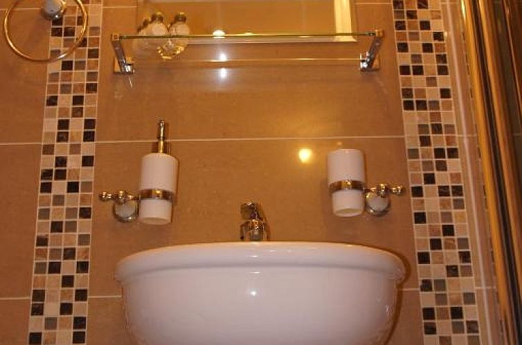 Sapphire Hotel London
