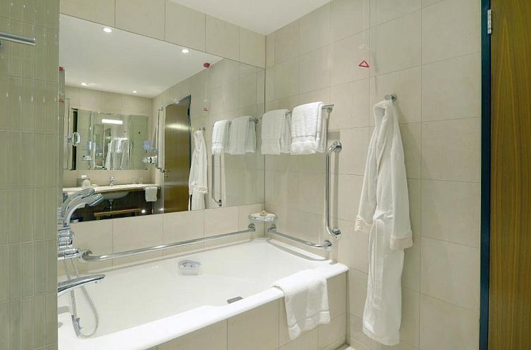 Canary Riverside Plaza Hotel