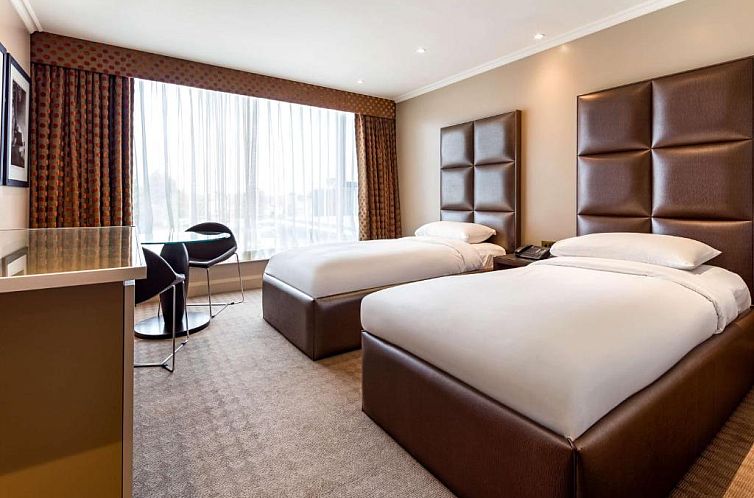 Radisson Blu Edwardian Heathrow Hotel & Conference Centre, L