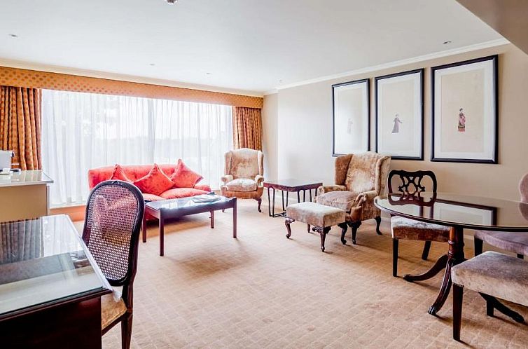 Radisson Blu Edwardian Heathrow Hotel & Conference Centre, L