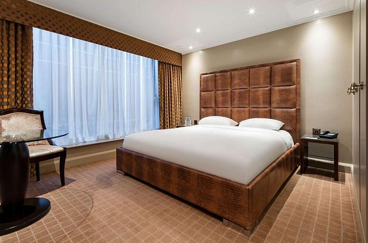 Radisson Blu Edwardian Heathrow Hotel & Conference Centre, L