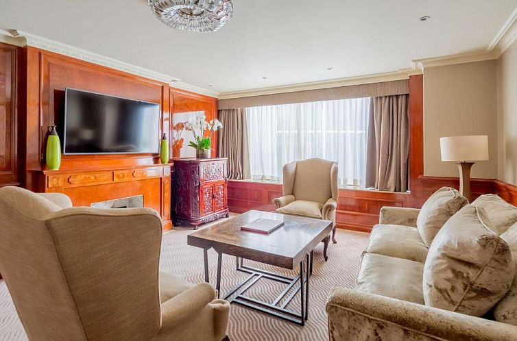 Radisson Blu Edwardian Heathrow Hotel & Conference Centre, L
