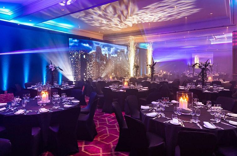 Radisson Blu Edwardian Heathrow Hotel & Conference Centre, L
