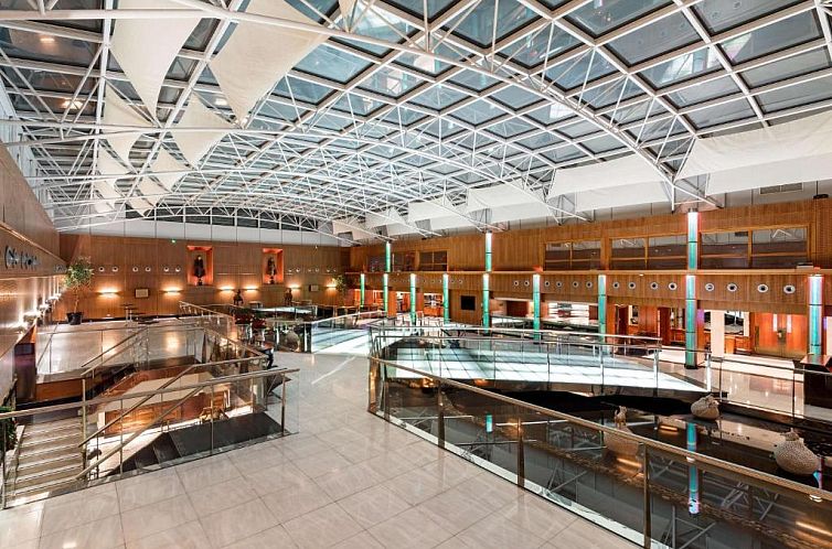 Radisson Blu Edwardian Heathrow Hotel & Conference Centre, L