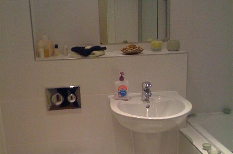 Apple House Guesthouse Heathrow Airport