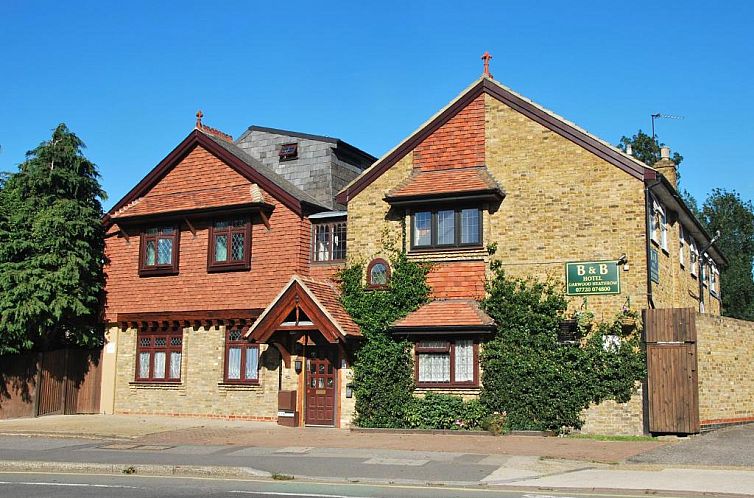 Guest house 64006511 - Bed and Breakfast England - Oakwood Bed and Breakfast Heathrow